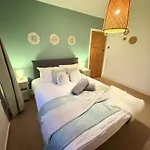 The Nordic Nook - 3 Bedroom House Double Sofabed *