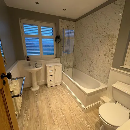 The Nordic Nook - 3 Bedroom House Double Sofabed *