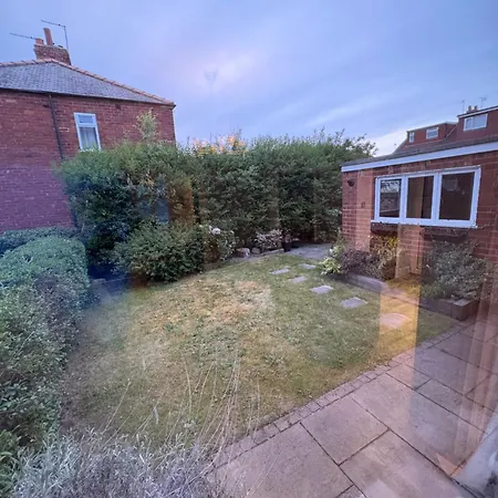 The Nordic Nook - 3 Bedroom House Double Sofabed York